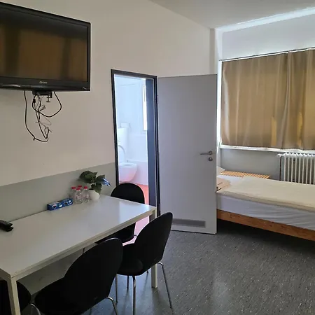 Messe Hostel *
